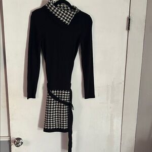 VENUS Black and White Knit Top